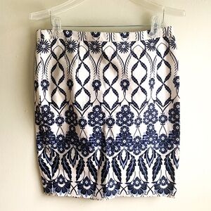Lila Rose floral skirt 6 blue white